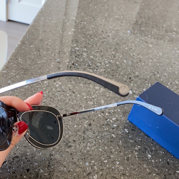 LOUIS VUITTON WOMEN SUNGLASSES - Picture 5 of 10